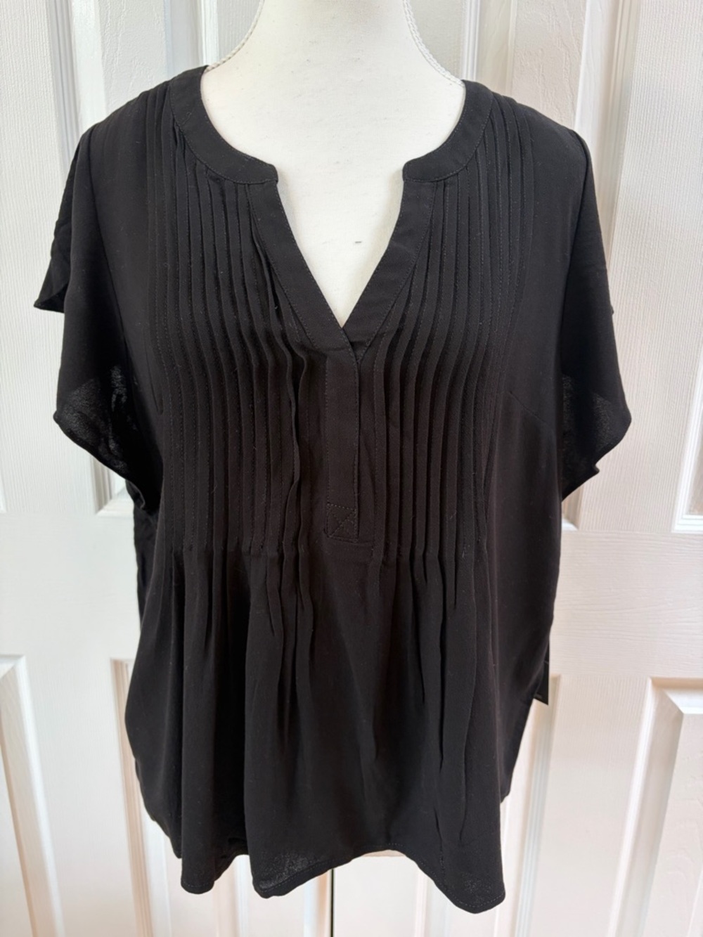 Liverpool Black Flutter Sleeve Popover Blouse with Pin Tuck Size MP